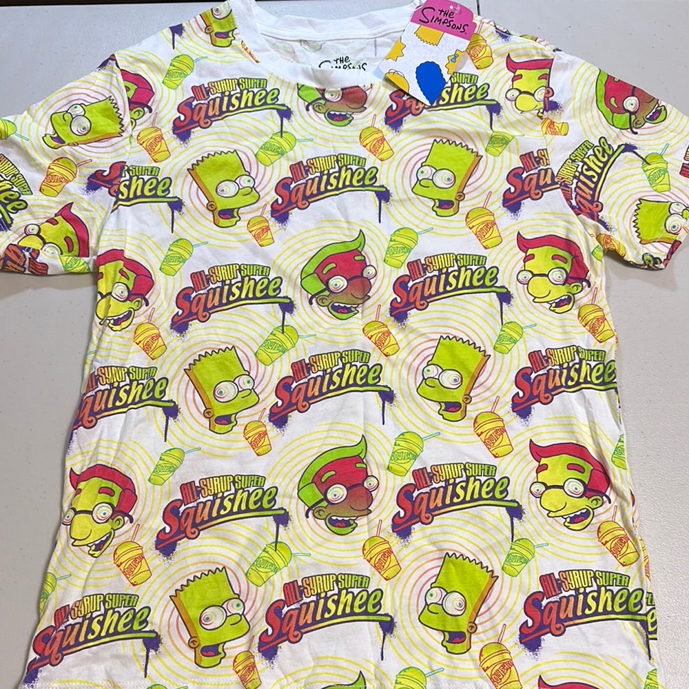 NWT Playful Yellow and Green The Simpsons Short Sleeve Tee in size Medium